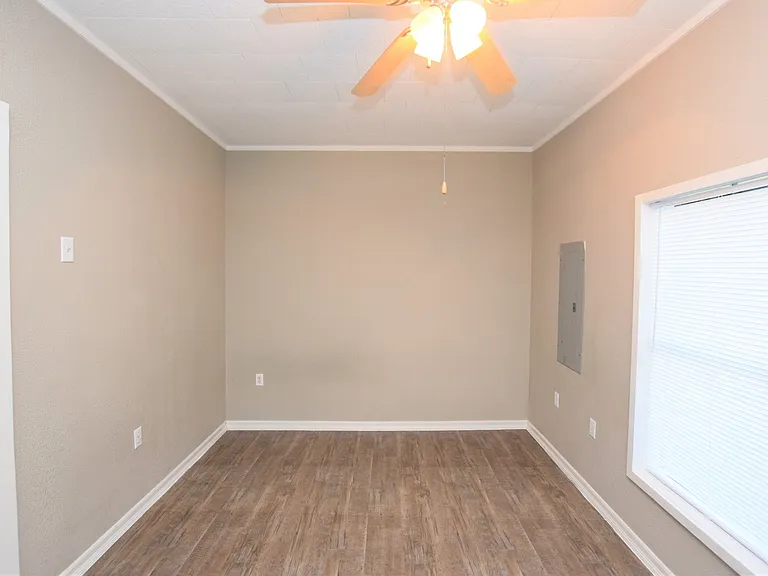 1112 S Crocker St — Photo 2