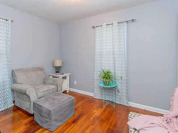 4th image of 1709 Winton Ave