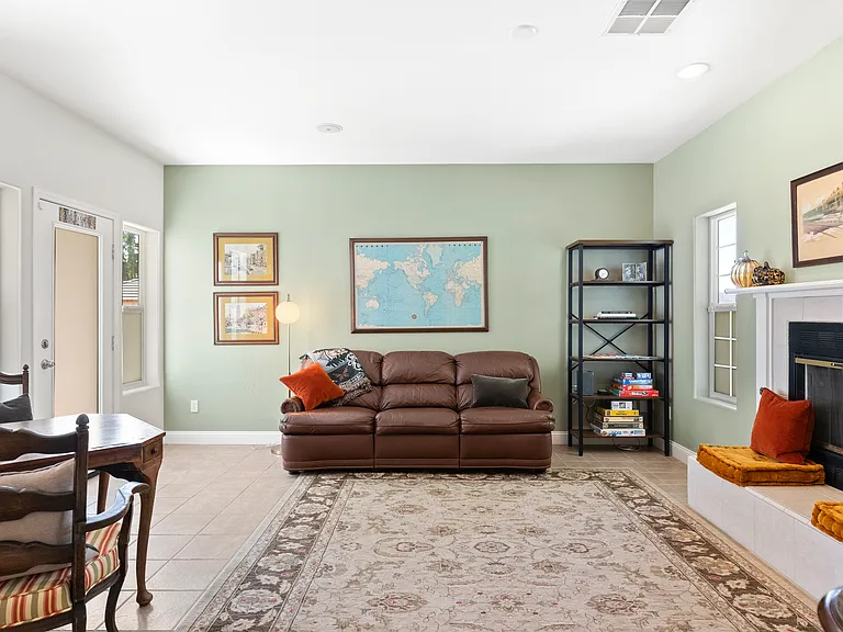 Savannah Pl — Photo 16