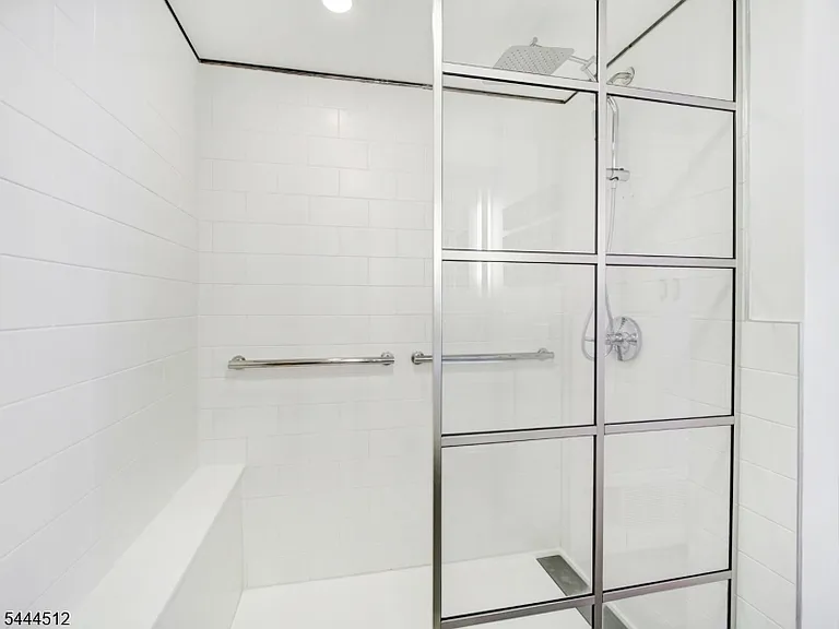 4 Tulip Cres #2B — Photo 21