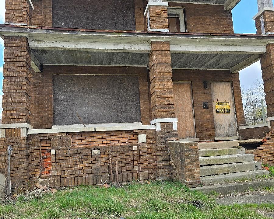 1st image of 320 Owen St