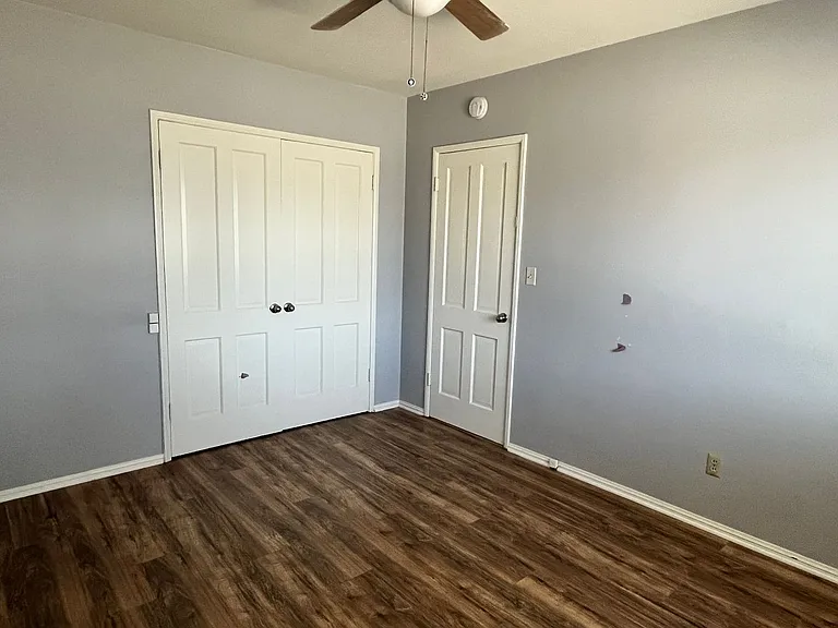 664-670 S Eremland Dr — Photo 11