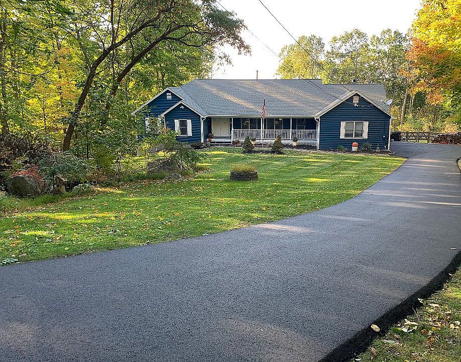 1st image of 25 Woodland Hills Dr