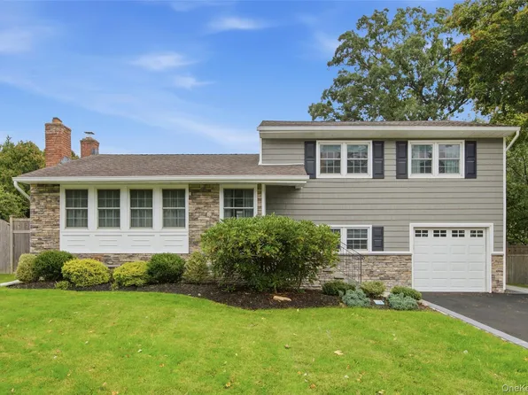 23 Apple Tree Drive, Hauppauge, NY 11788
