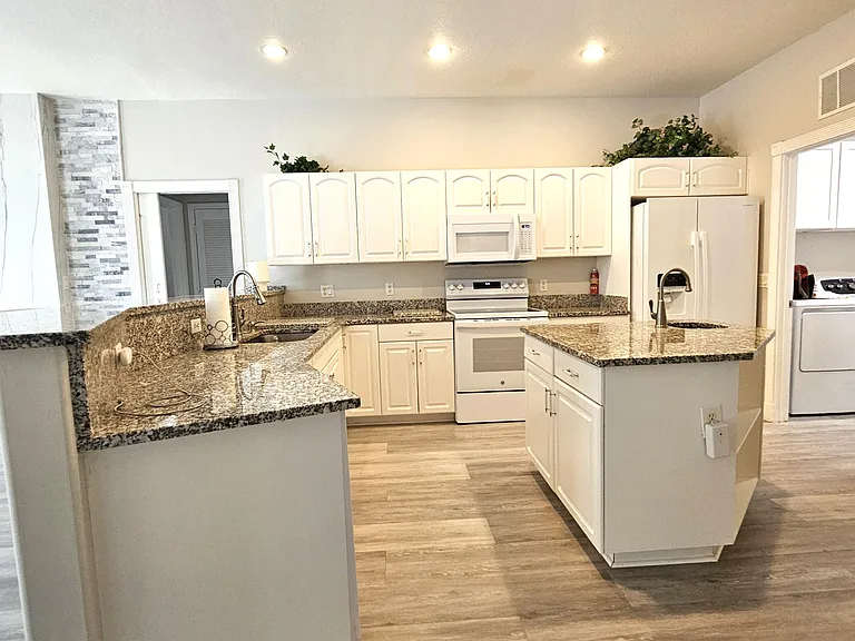 2720 SE Kern Rd — Photo 18