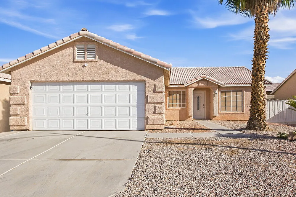 3 bed, 2.0 bath, 1310 sqft, $2,050 — Photo 1