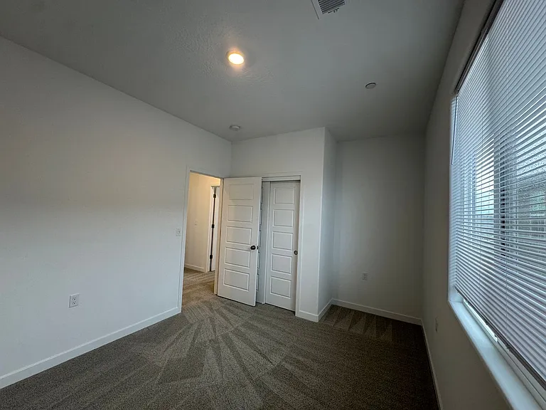 997 W Pioneer Dr — Photo 21