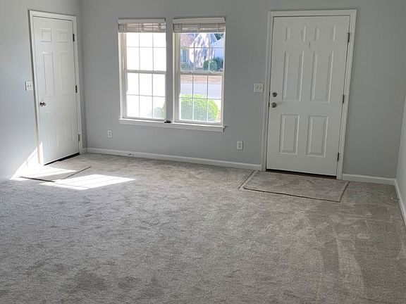 3rd image of 521 Brewster Ln