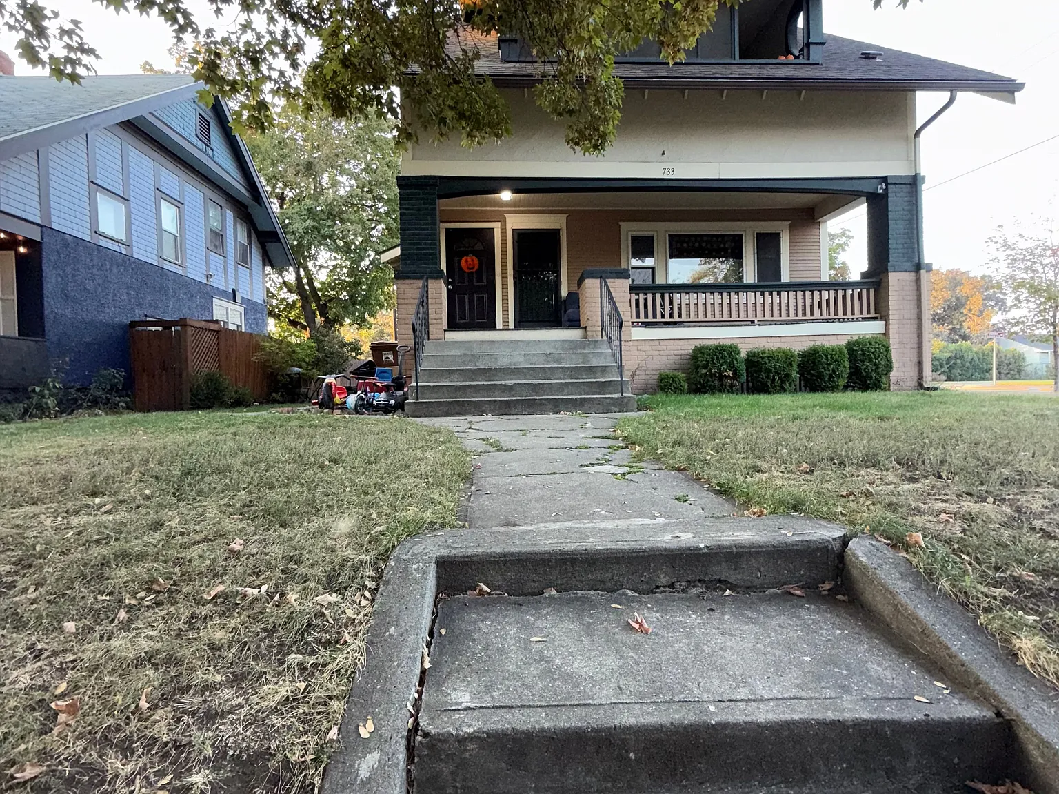 733 W Waverly Pl — Photo 2