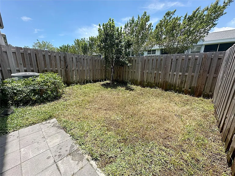 1684 SE 26th Ter #1684 — Photo 21