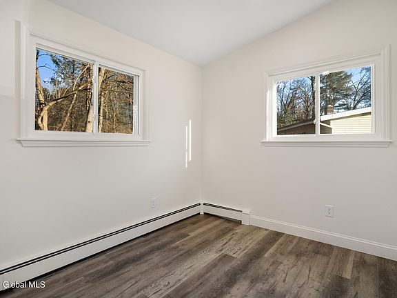 5th image of 13 Gadsen Court