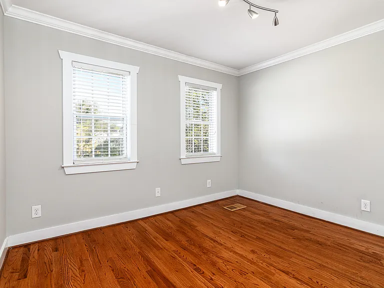 327 Mill Rd — Photo 10