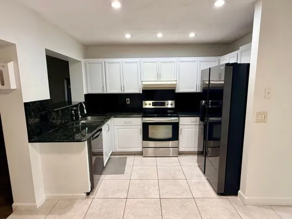 180 SW 32nd Ter, Deerfield Beach, FL 33442