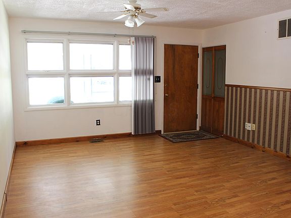 5th image of 1679 Eastbrook Dr S