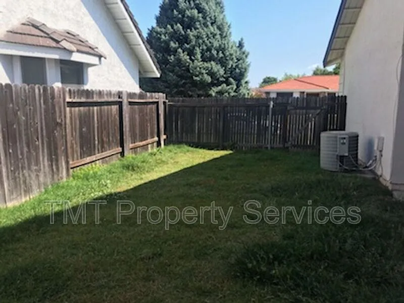 2 bed, 2.0 bath, 1445 sqft, $2,400 — Photo 2