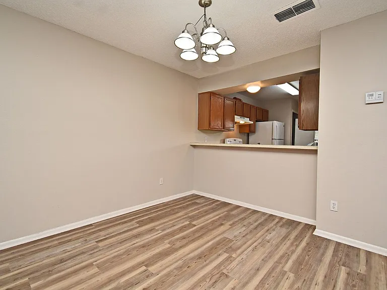 144 Reserve Cir #112 — Photo 6