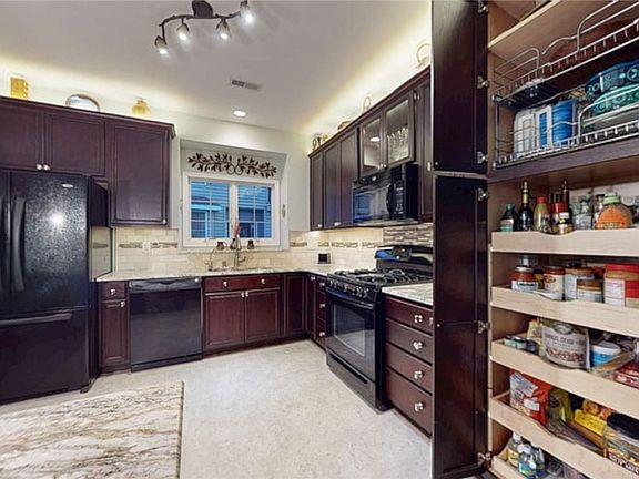 5th image of 553 Pioneer Ln