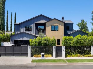 17631 Tarzana St, Encino, CA 91316