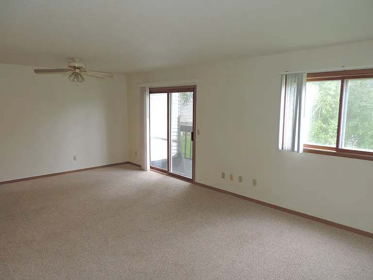 702 Westwinds Dr — Photo 3