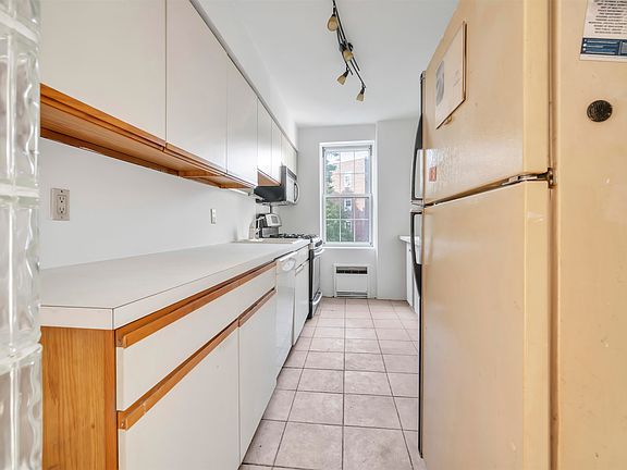 3rd image of 8450 Boulevard East APT 4F