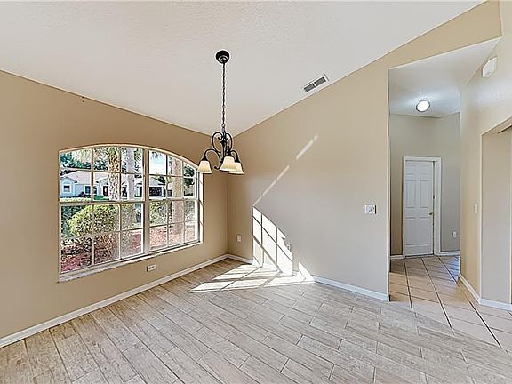 4th image of 745 Park Valley Cir
