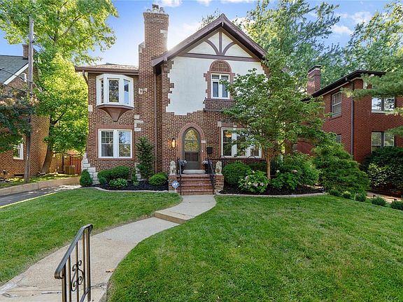 2nd image of 411 Mission Ct