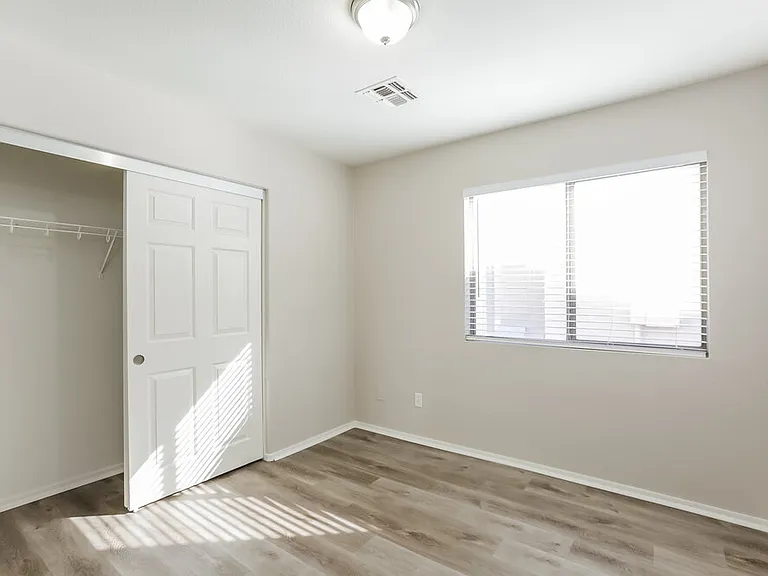 3702 S 62nd Ave — Photo 14