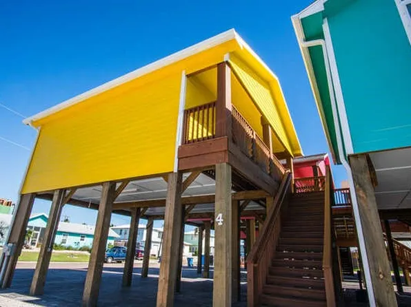 403 S 10th St #4, Pt Aransas, TX 78373