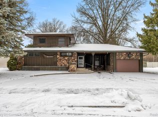 30150 Beechwood St, Garden City, MI 48135