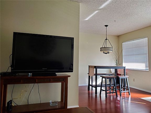 3rd image of 104 Royal Oak Dr APT 205