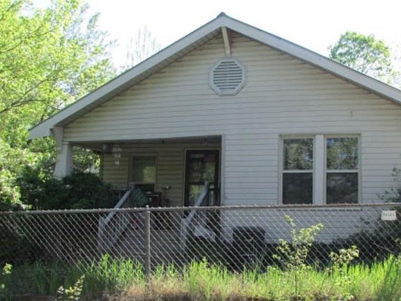 2nd image of 512 S College Ave