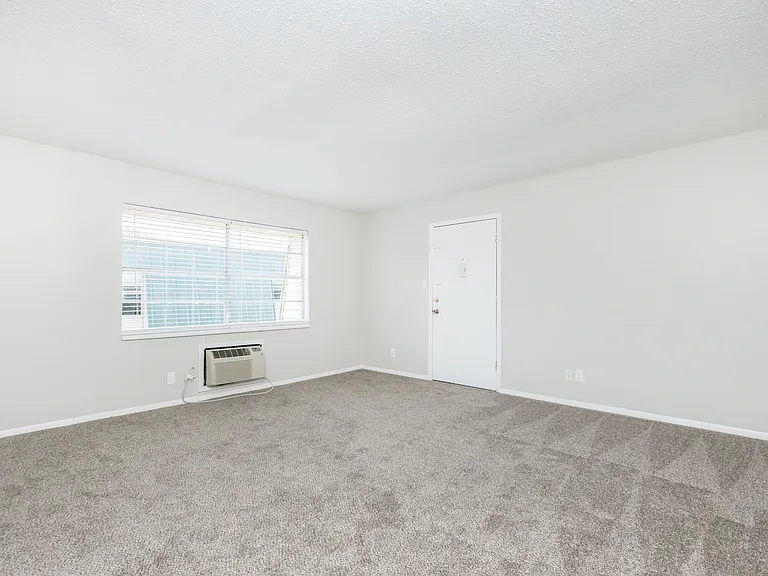 Sandlin Villas Apartments — Photo 17
