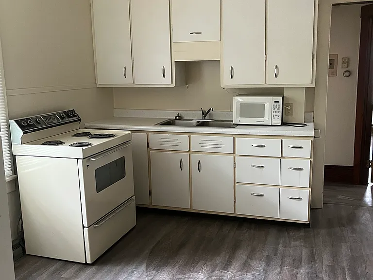 415 Putnam St #1 — Photo 8