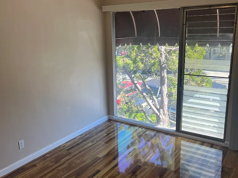 1761 E 1st St #4 — Photo 9