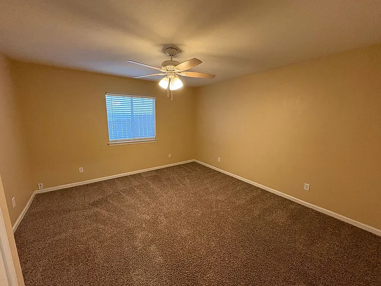 703 W Russell Ave — Photo 27