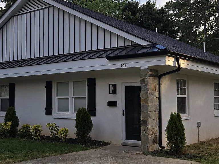 108 S Dixon Ave — Photo 1