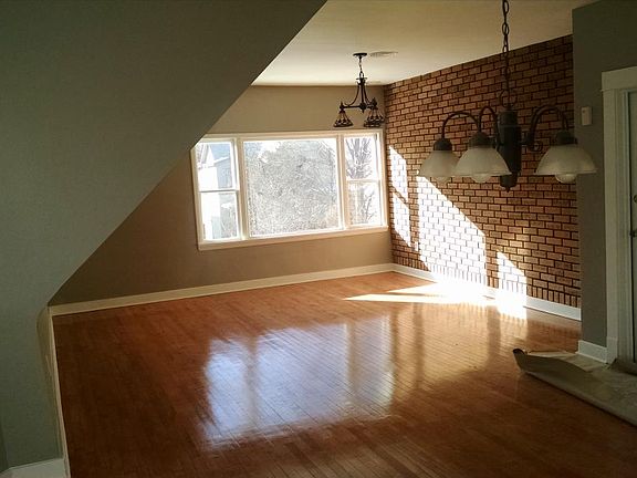 2nd image of 512 Elgin Ave APT 2