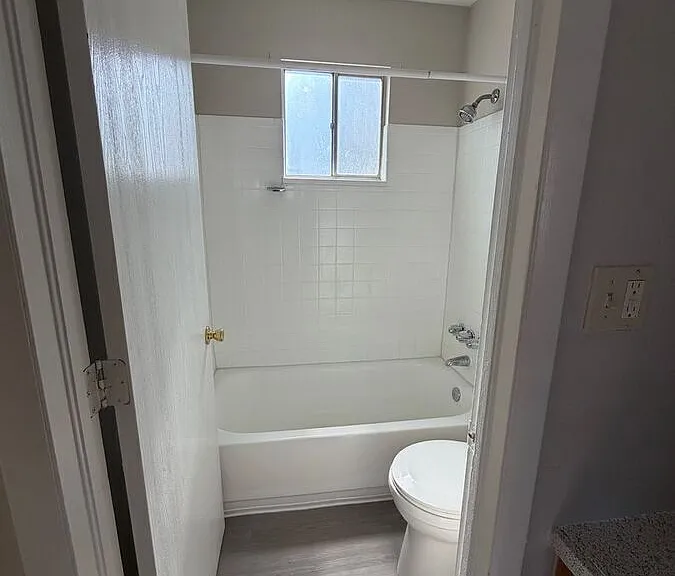 Keri Lyn Apartments — Photo 11