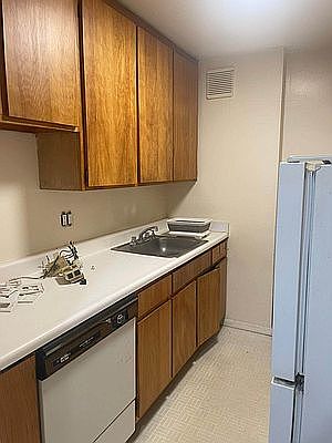 3rd image of 78-40 164th St APT 1V