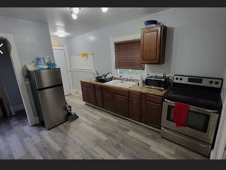 346 W Manhattan Blvd — Photo 3