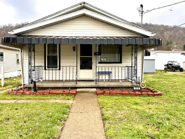 222 North 4th Avenue, Paden City, WV 26159