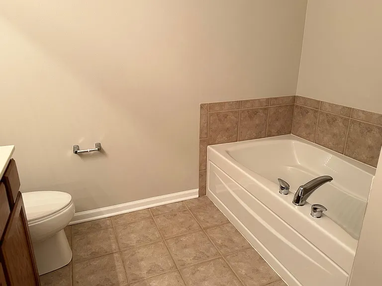 2361 Sunshine Ln — Photo 9