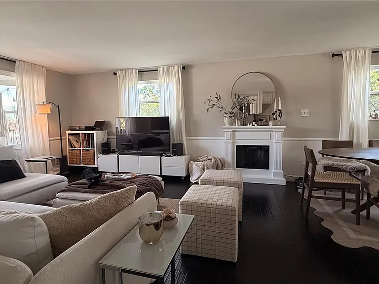 10921 Hermosa Ct — Photo 3
