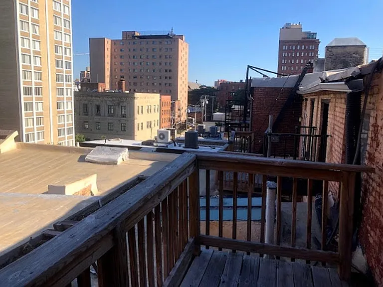 504 Cathedral St — Photo 16