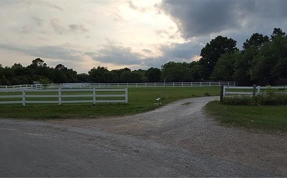 2nd image of 1929 Weeping Willow Dr