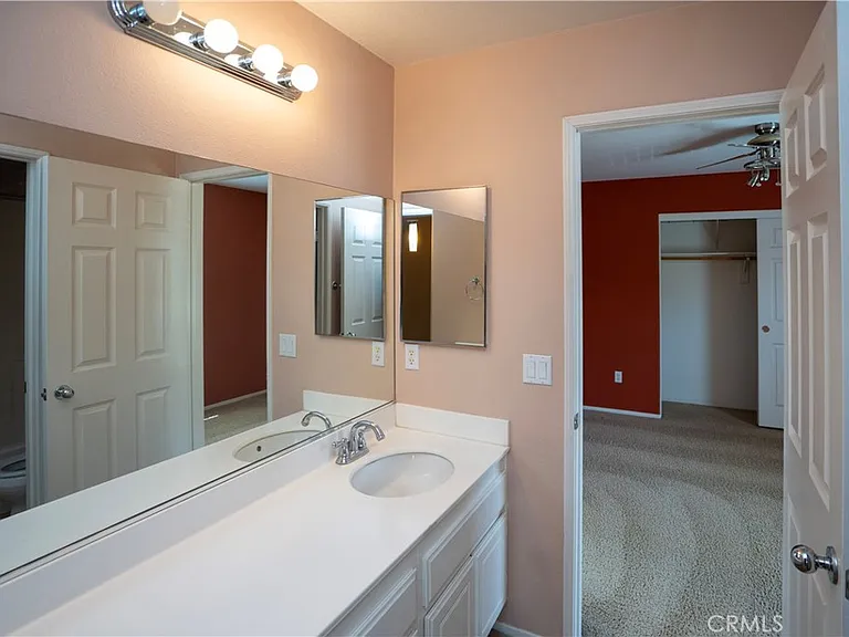 60 Crocus St — Photo 12
