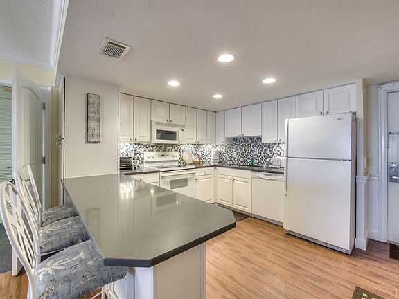 5th image of 100 Estero Blvd APT 533
