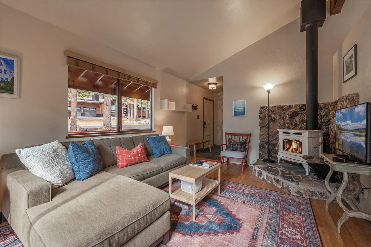 2 bed, 1.0 bath, $4,912 — Photo 2