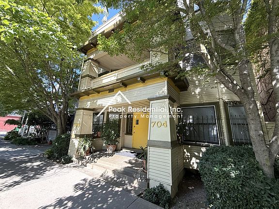 3rd image of 704 20th St #4
