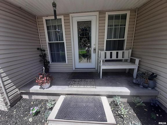 4th image of 15984 Richard Ct